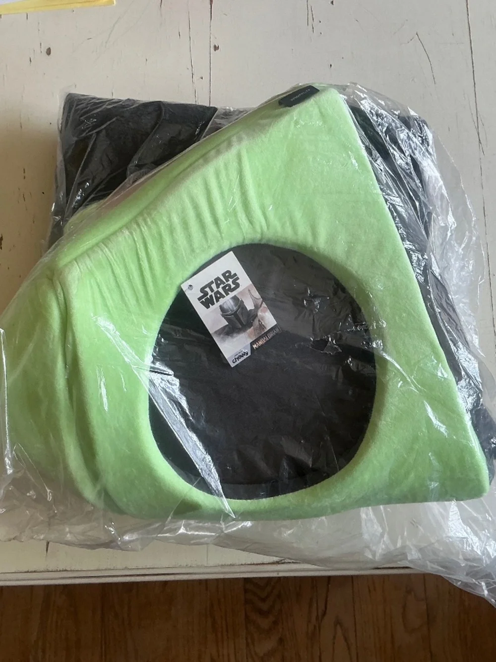 NIP Chewy Star Wars Maldalorian Cat & Small Dog Pet Bed